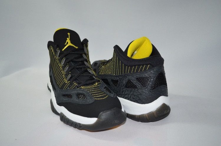 Jordan 11 Retro Low IE Black Zest