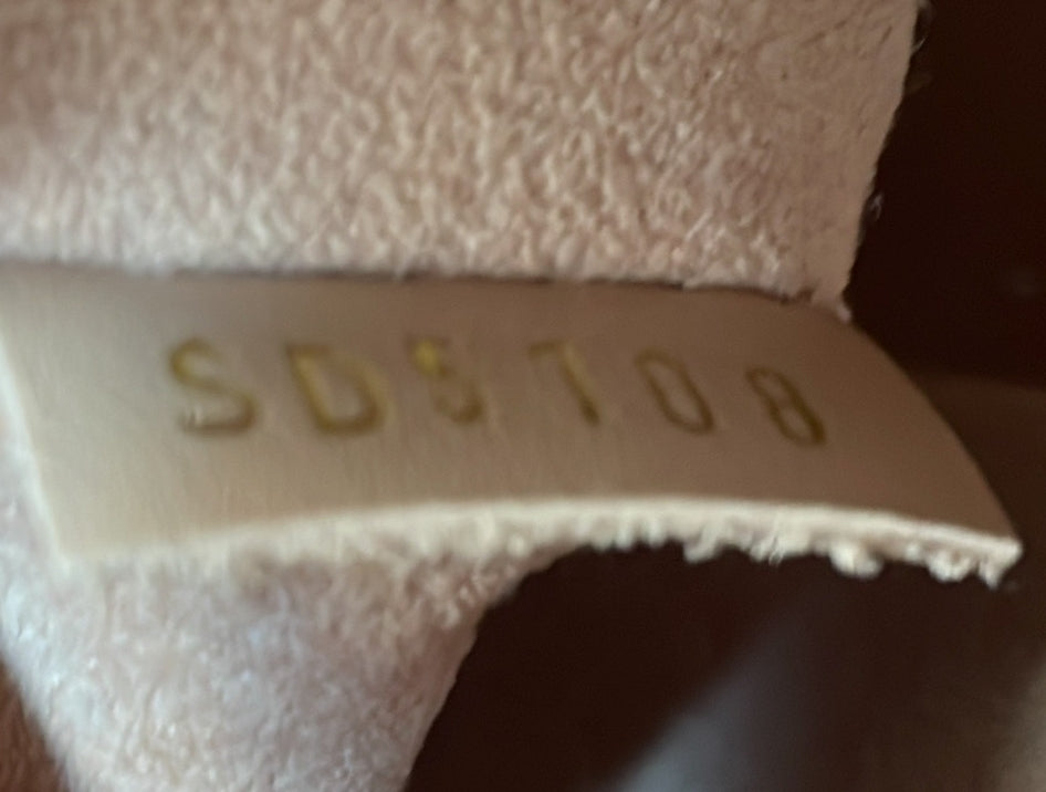 V Tote Monogram Empreinte Leather MM