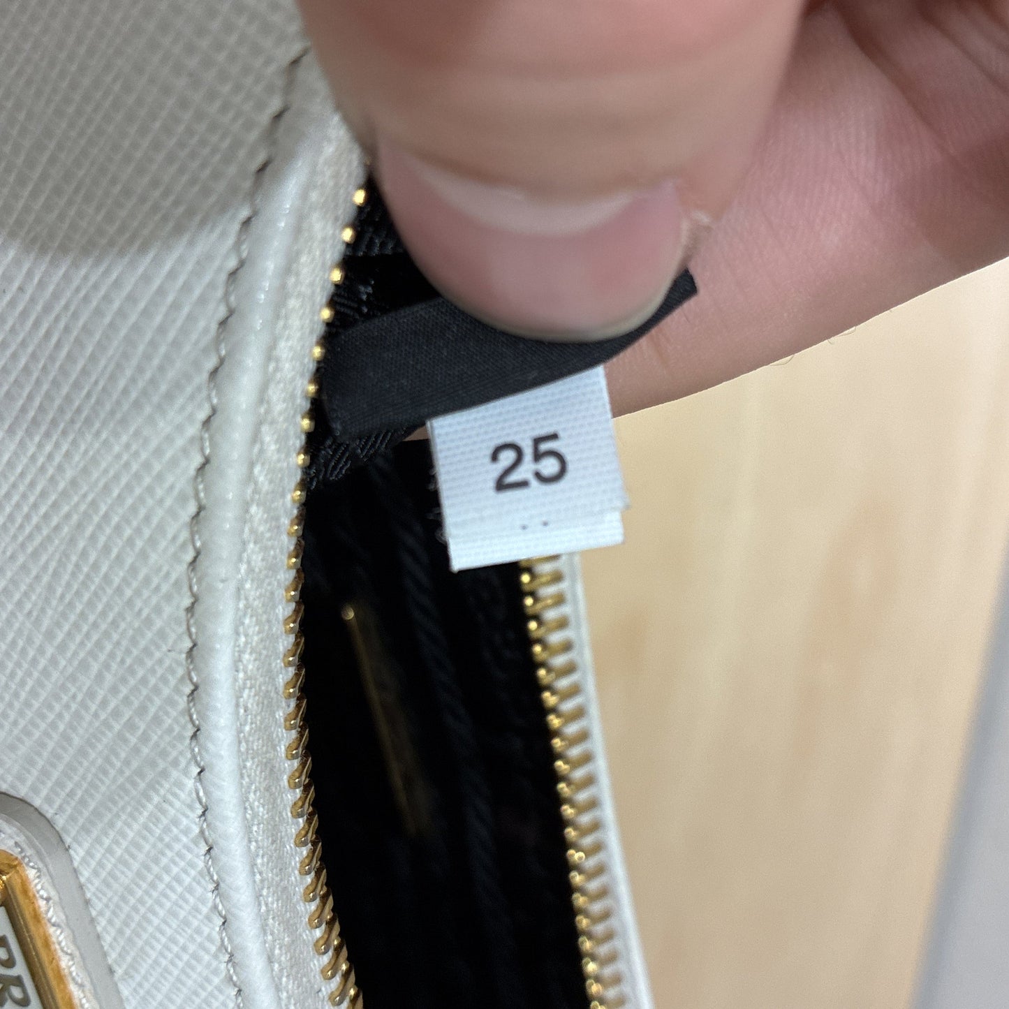 Re-Edition 2005 Shoulder Bag Saffiano Leather Small