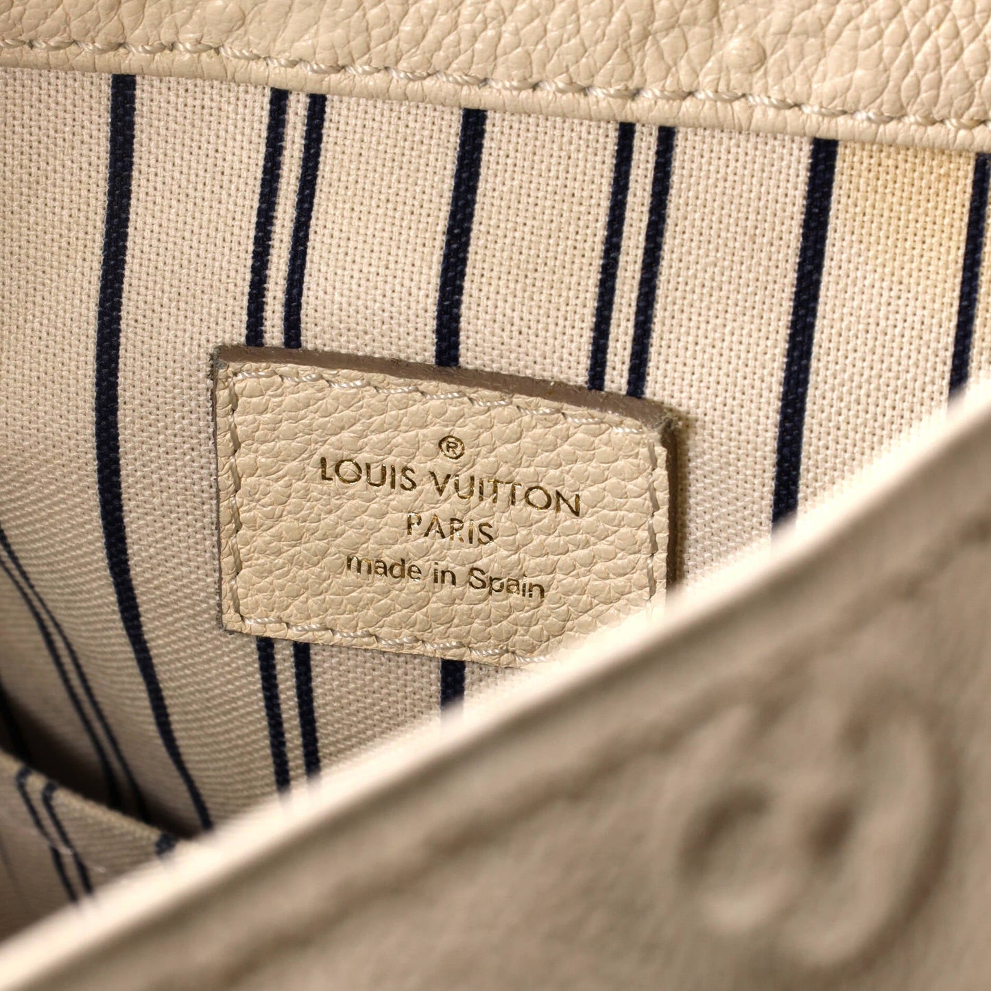 Artsy Handbag Monogram Empreinte Leather MM