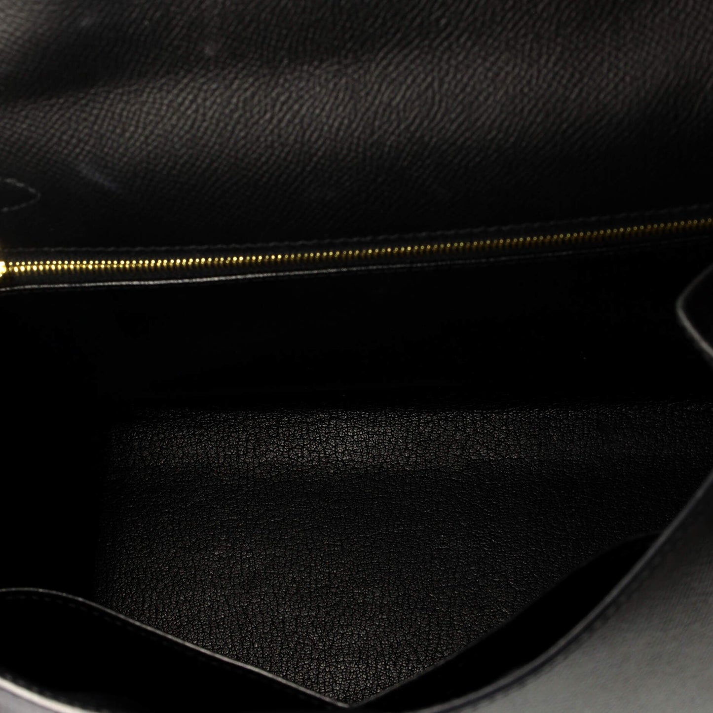 Kelly Handbag Noir Epsom with Gold Hardware 28