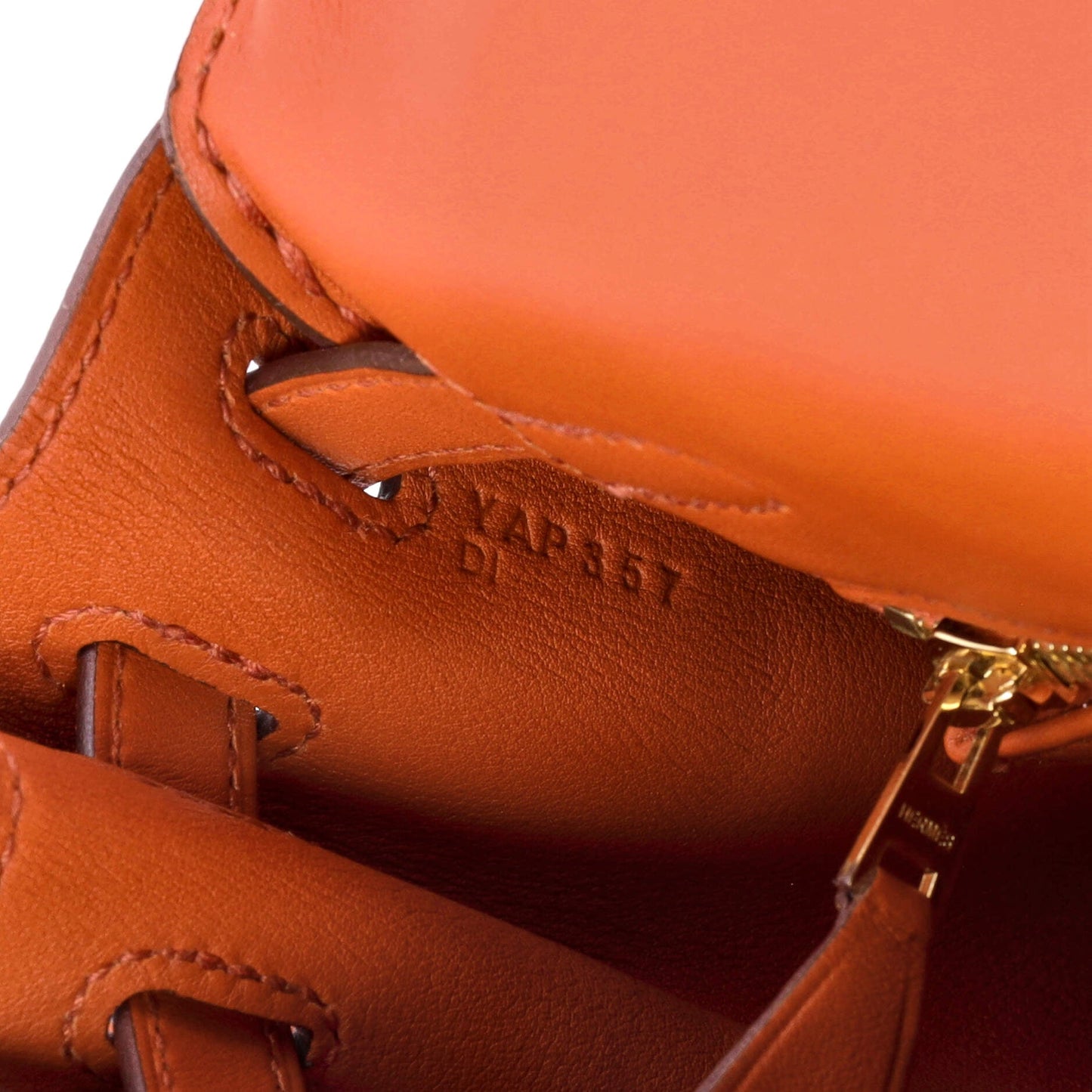 Kelly Handbag Terre Battue Swift with Gold Hardware 25