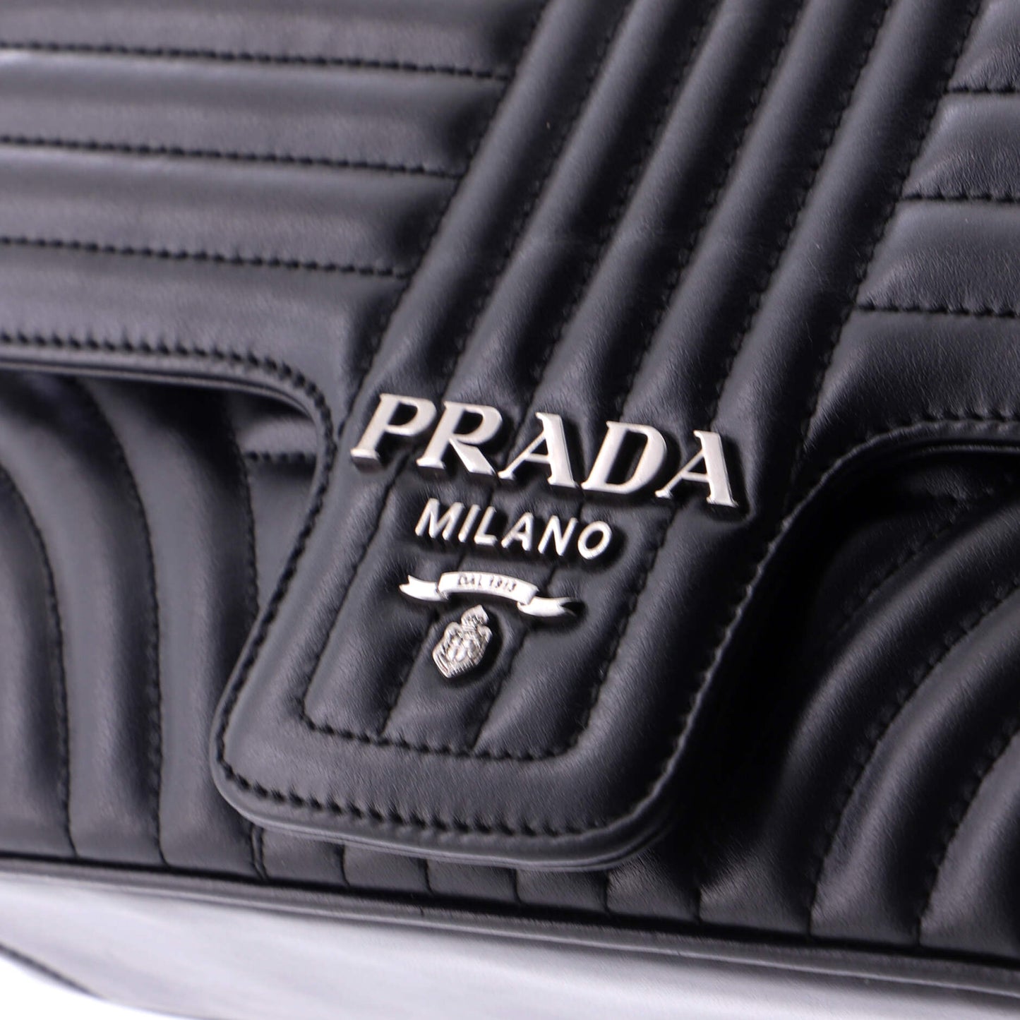 Chain Flap Shoulder Bag Diagramme Quilted Leather Medium