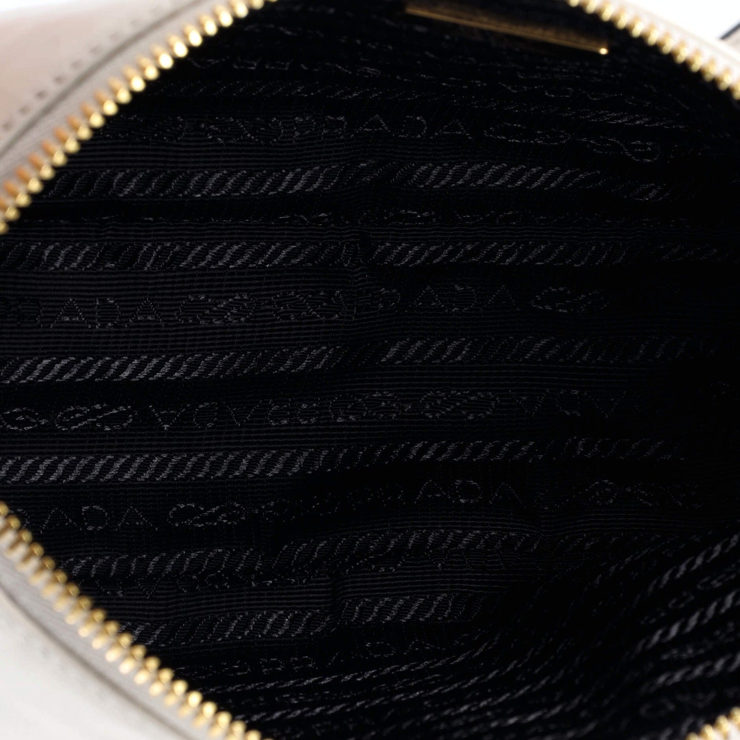 Re-Edition 2002 Shoulder Bag Leather