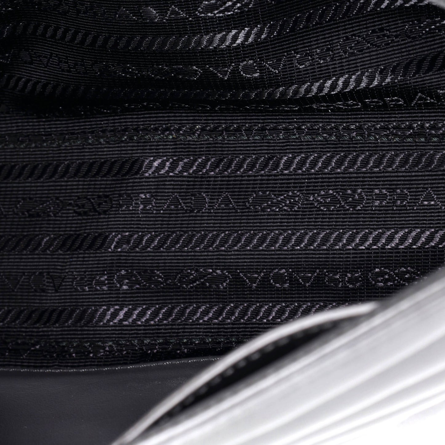 Chain Flap Shoulder Bag Diagramme Quilted Leather Medium